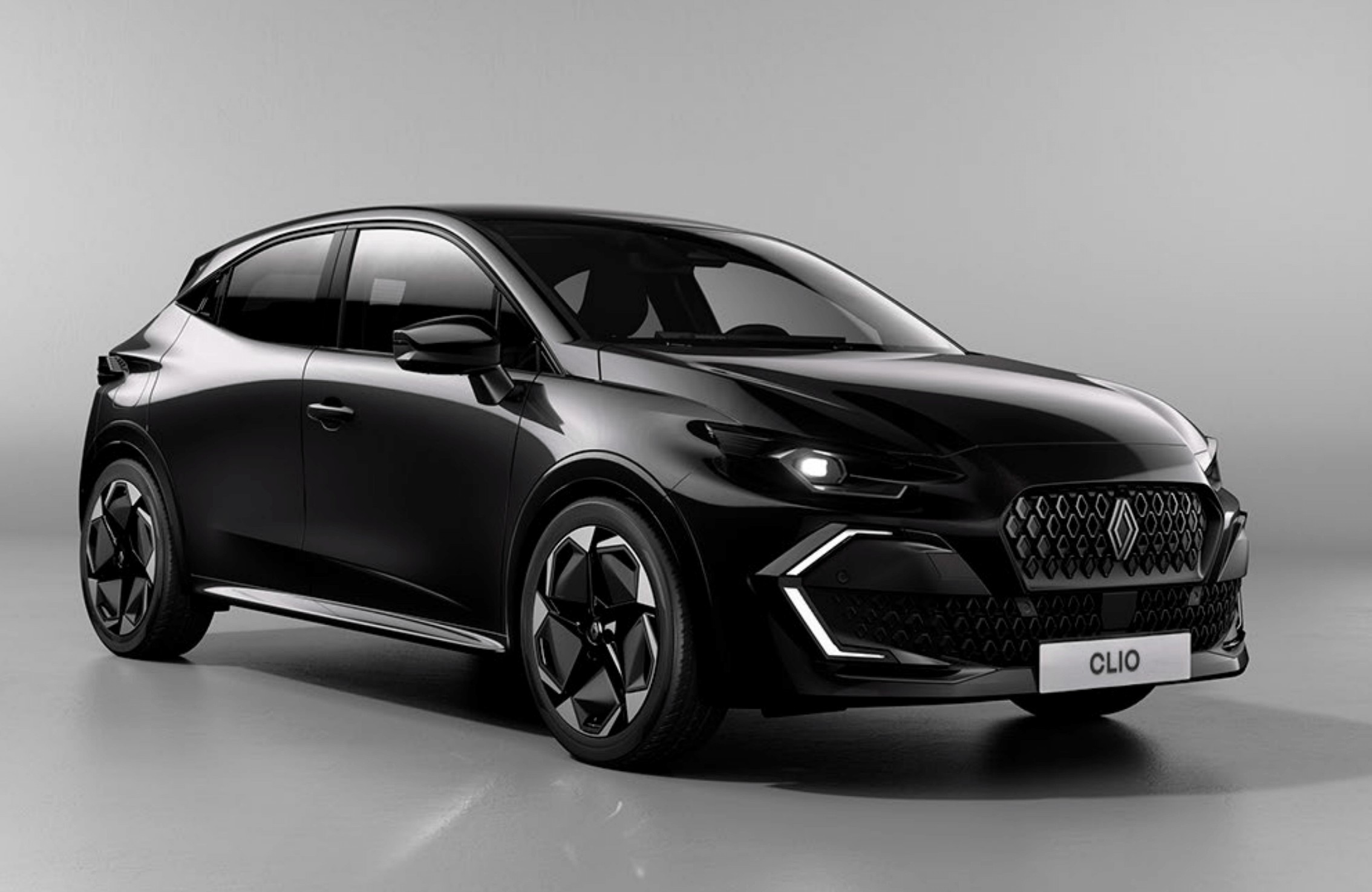Yeni Renault Clio Yıldız Siyah